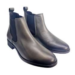 WOMEN'S BASIC LEATHER CHELSEA BOOTS