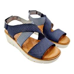 WOMEN EMBOSSED LEATHER WEDGE SANDAL WITH REAR