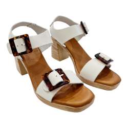 WIDE HEEL SANDAL WITH ADJUSTABLE BUCKLES