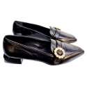FINE TOE MOCCASIN SHOES WITH SMALL CLASP