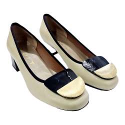 WOMEN'S SABRINA SHOES LOW HEEL WITH BROOCH DECORATION