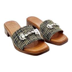 WOMEN'S SANDALS WITH LOW HEEL WITH BROOCH DECORATION