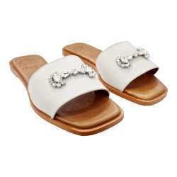 WOMEN'S FLAT SANDALS WITH WHITE BROOCH DECORATION