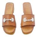 SANDALIAS MUJER ZUECO ADORNO BROCHE CUERO CUERO