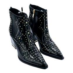 WOMEN'S WIDE HEEL BOOT PATENT LEATHER WITH STUDS