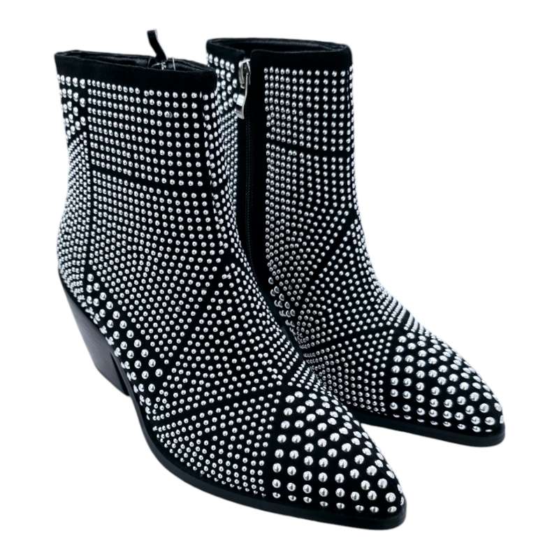 STUDDED COWBOY STYLE BOOT WITH TOE