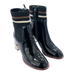 WOMEN'S BOOT WITH COMBINED PATENT LEATHER AND FABRIC HEEL