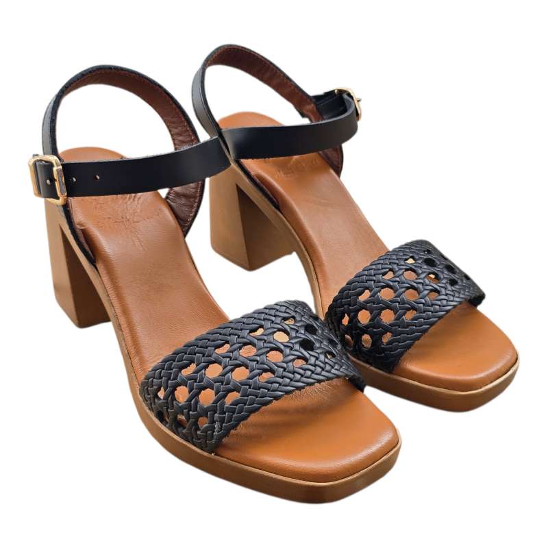 SANDALIAS TAC?N TIRA GRABADA TRENZADA CON PULSERA NEGRO NEGRO